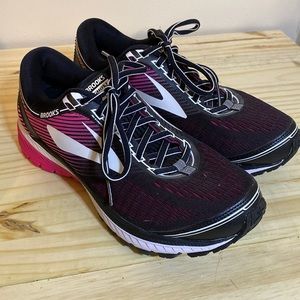 Women’s size 9 Brooks Ghost 10 running shoes